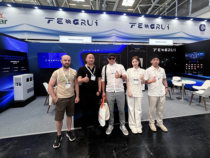丰瑞新能源展会客户合影